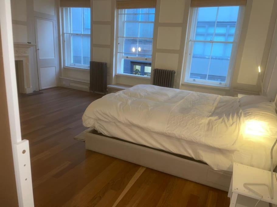 Spacious 2 Bedroom Apartment In The Heart Of Soho. 伦敦 外观 照片