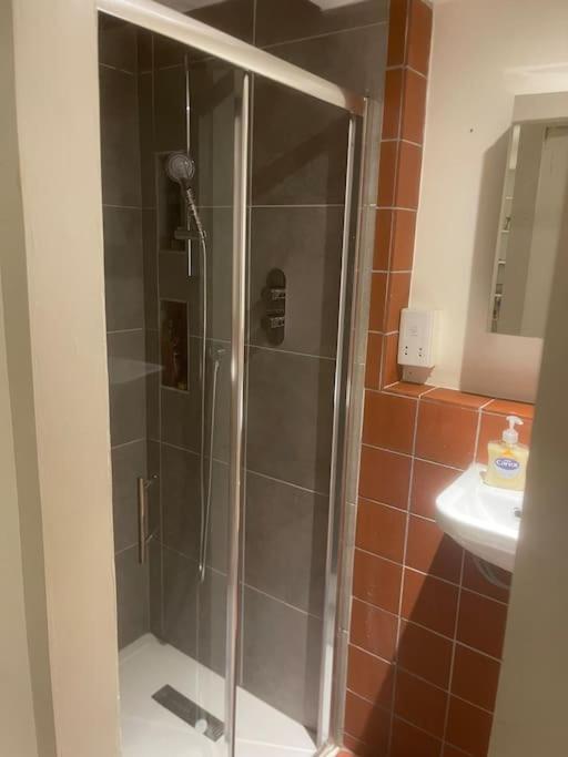 Spacious 2 Bedroom Apartment In The Heart Of Soho. 伦敦 外观 照片