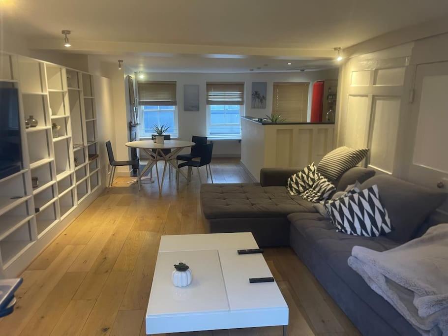 Spacious 2 Bedroom Apartment In The Heart Of Soho. 伦敦 外观 照片