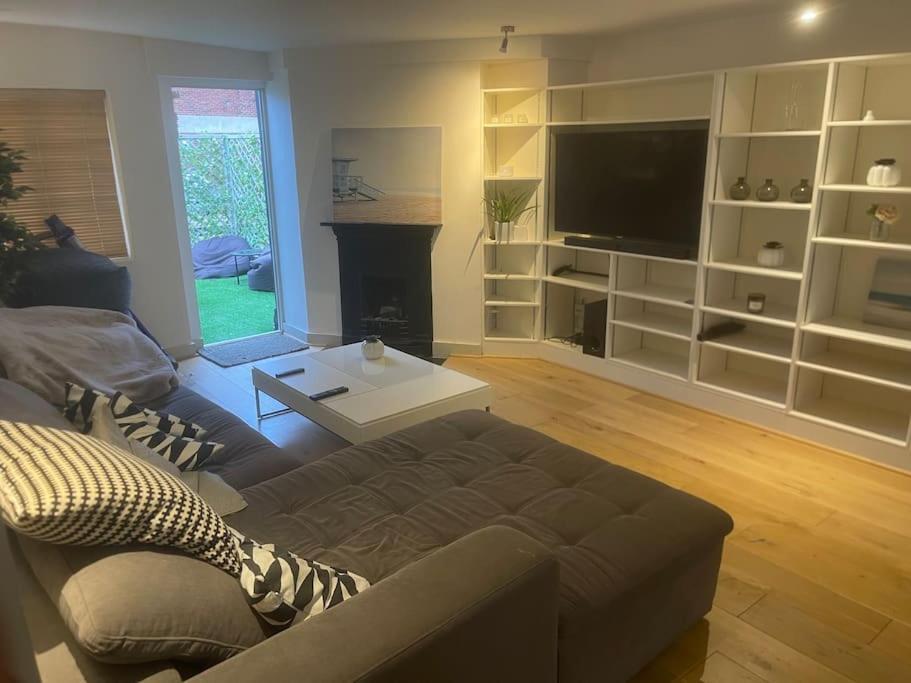 Spacious 2 Bedroom Apartment In The Heart Of Soho. 伦敦 外观 照片